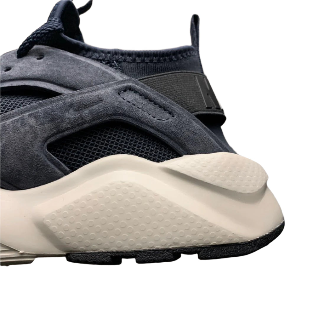 Nike Air Huarache Run SE – Black / Wolf Grey