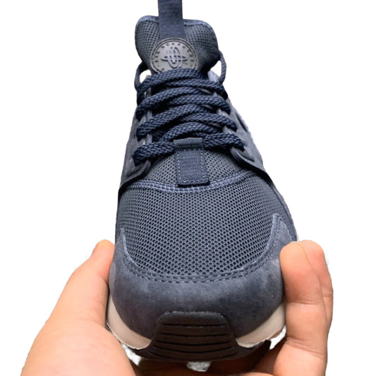 Nike Air Huarache Run SE – Black / Wolf Grey