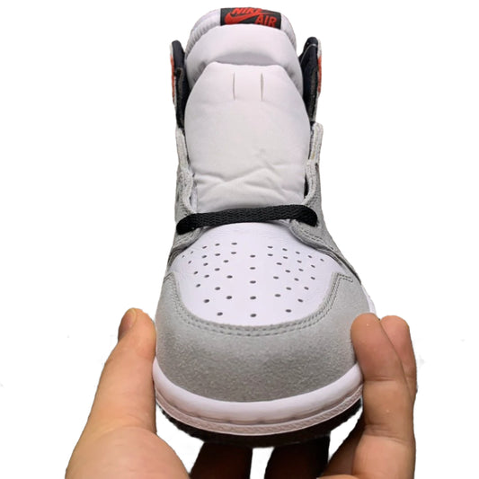 Air Jordan 1 Retro High OG "Light Smoke Grey"