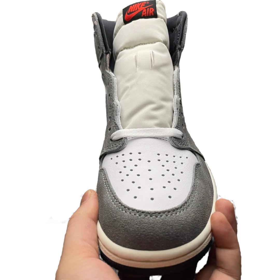 Air Jordan 1 Retro High OG Light Smoke Grey