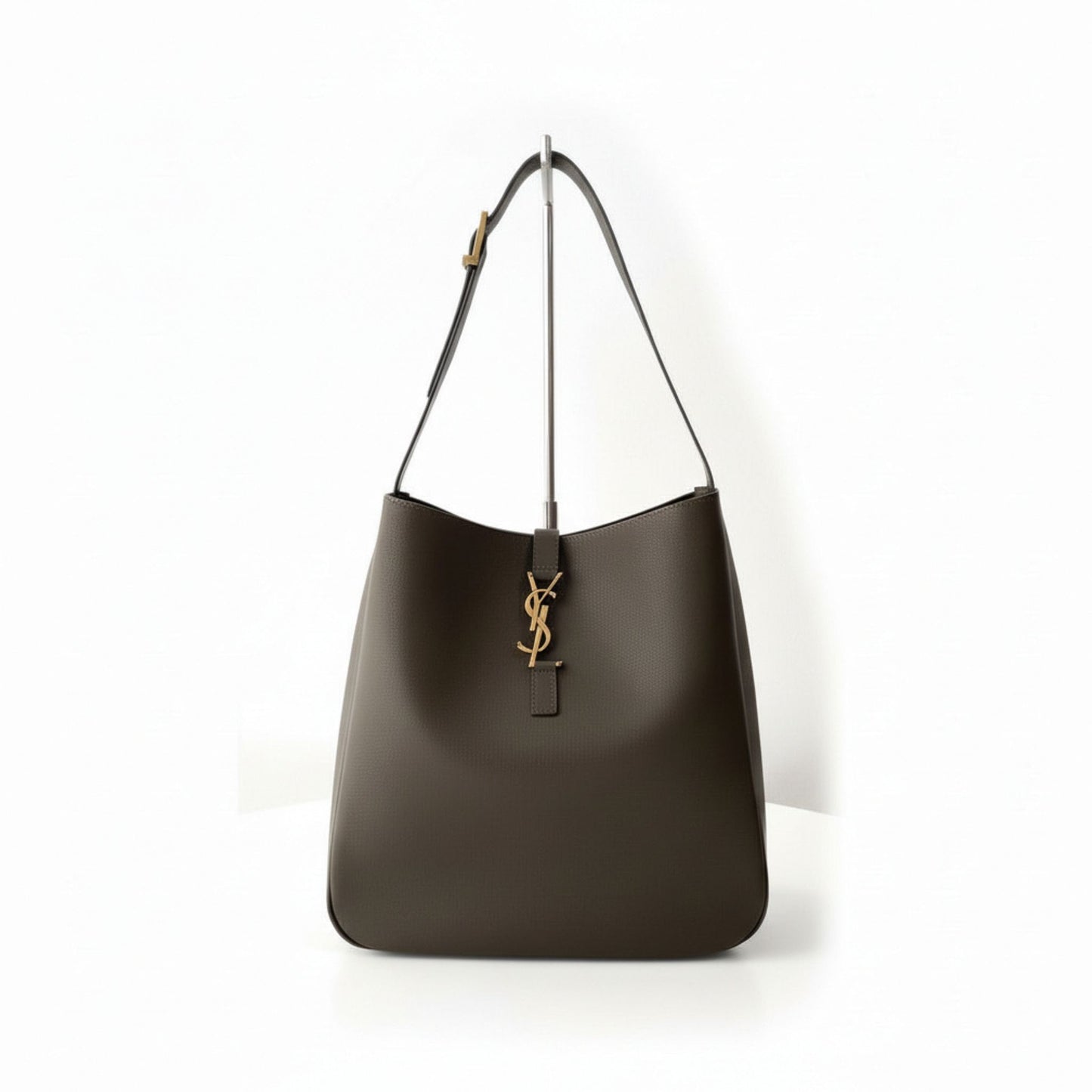 Le 5 À 7 Supple Brown Leather Shoulder Bag