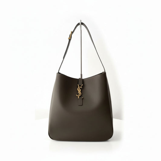 Le 5 À 7 Supple Brown Leather Shoulder Bag