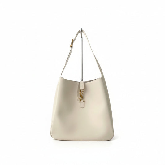 Le 5 À 7 Supple Large White Leather Shoulder Bag