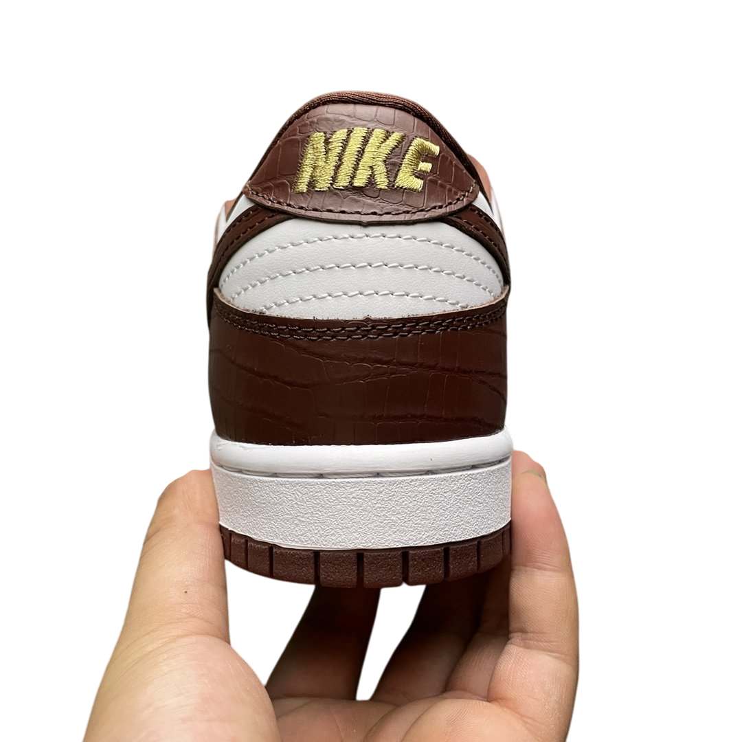 Nike SB Dunk Low Supreme Stars 'Barkroot Brown'