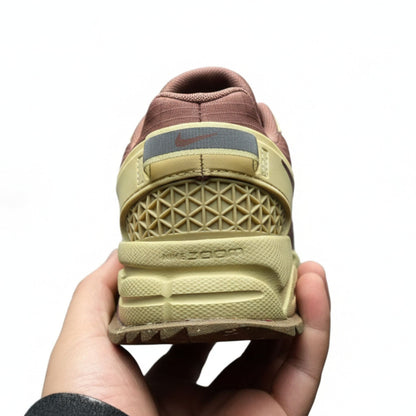 Nike Zoom Vomero Roam 'Flax'