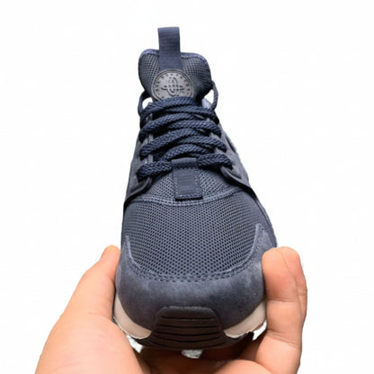 Nike Air Huarache Run SE – Black / Wolf Grey