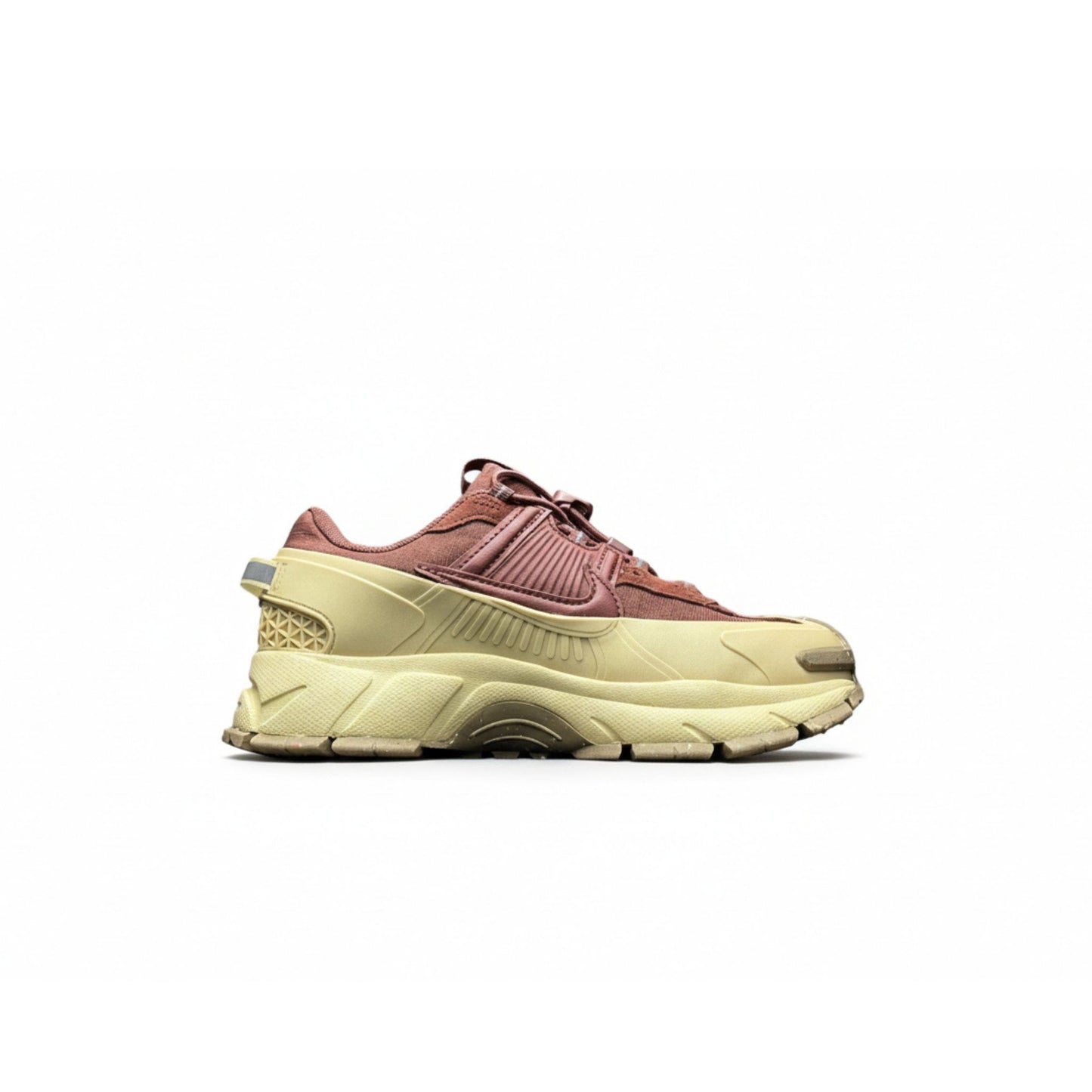 Nike Zoom Vomero Roam 'Flax'