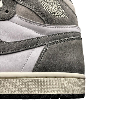Air Jordan 1 Retro High OG Light Smoke Grey
