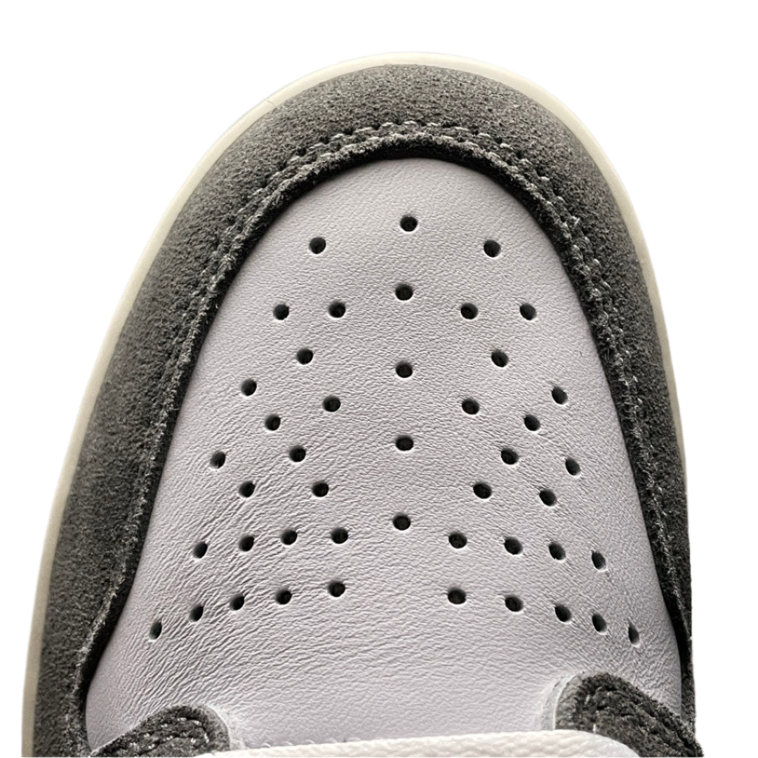 Air Jordan 1 Retro High OG Light Smoke Grey