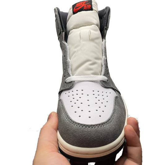 Air Jordan 1 Retro High OG Light Smoke Grey
