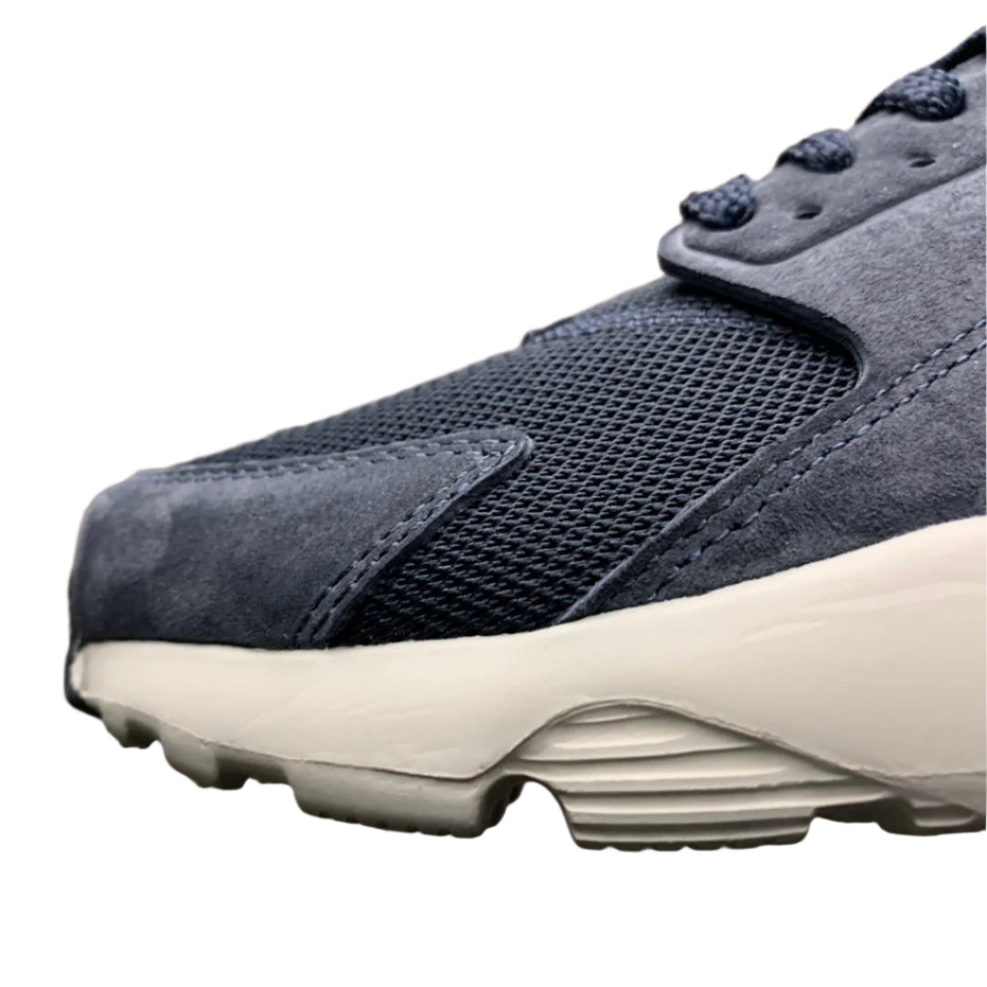 Nike Air Huarache Run SE – Black / Wolf Grey